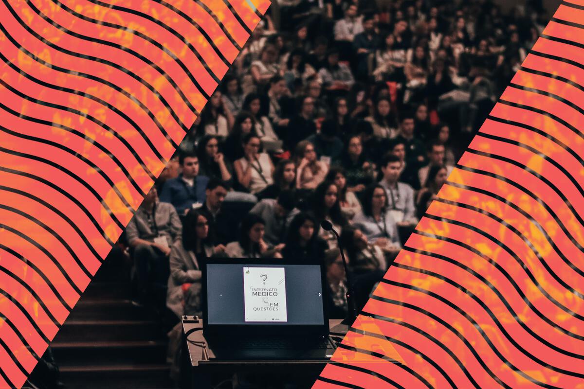 A crowded lecture theatre